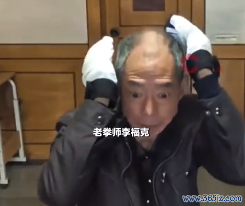 71岁老拳师被年青东谈主追捧效法，71岁老拳师打出残影拳风